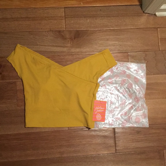 Kortni Jeane Other - Kortni Jeane Gold Off the Shoulder Top